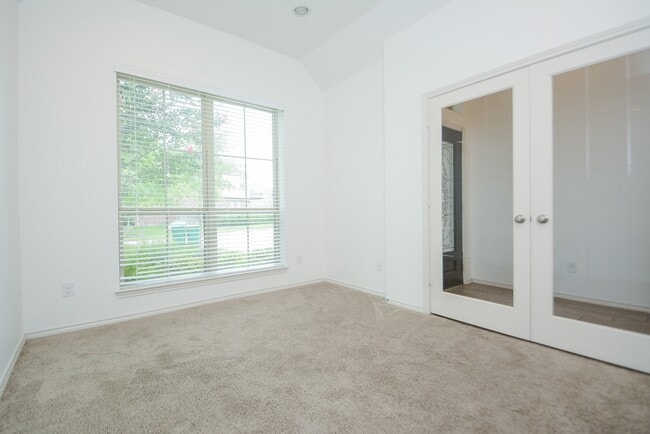Photo - 232 Clementine Ct