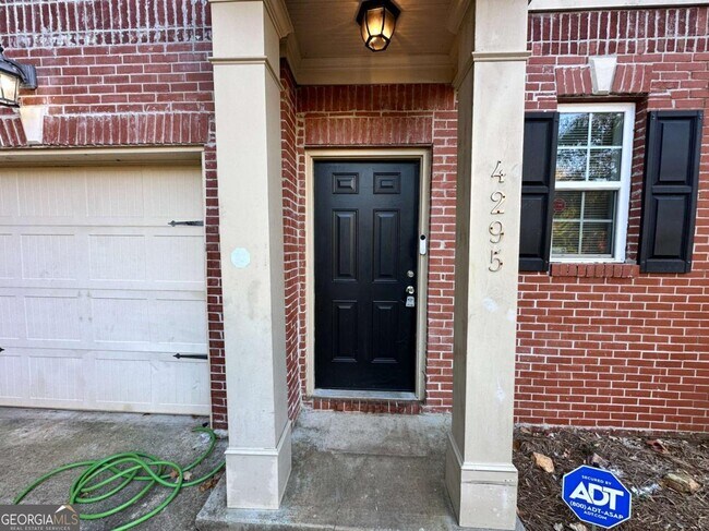 Photo - 4295 Youngstown Cir