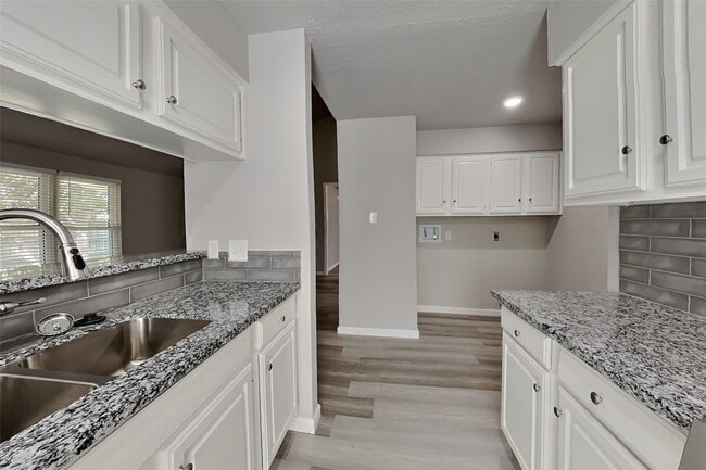 Photo - 1618 Live Oak Hollow St