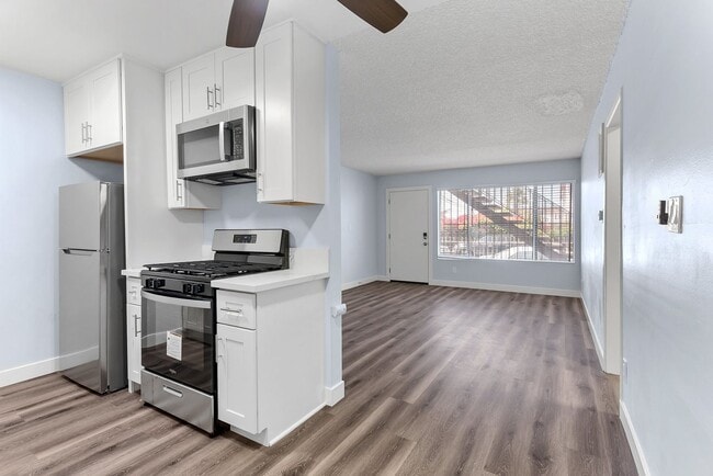 Photo - 1804 W 78th St Unidad 4