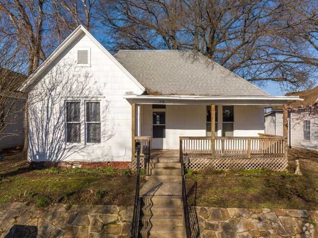 Building Photo - Freshly Updated 4 Bedroom Home