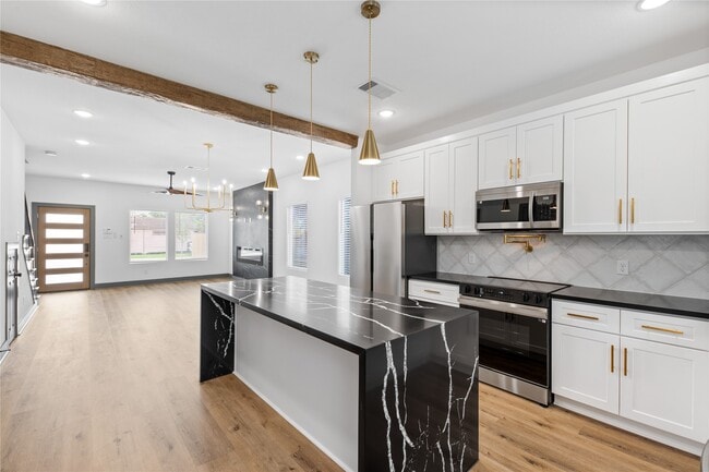 Photo - 6813 Parkhurst Dr