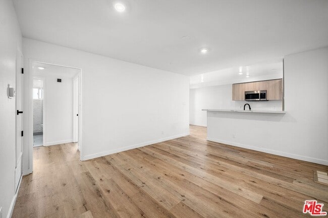 Photo - 1650 S Bentley Ave Unidad 302