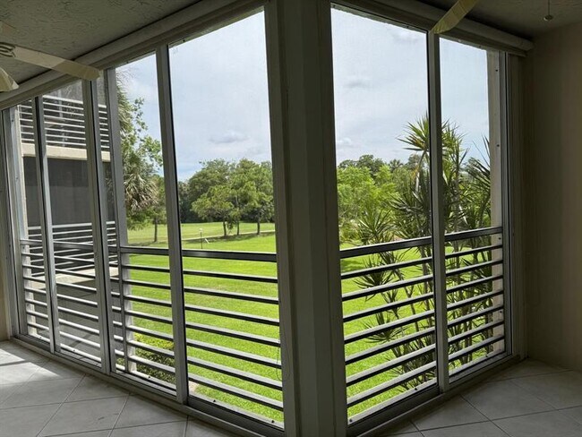Photo - 3507 Oaks Way Unidad 208