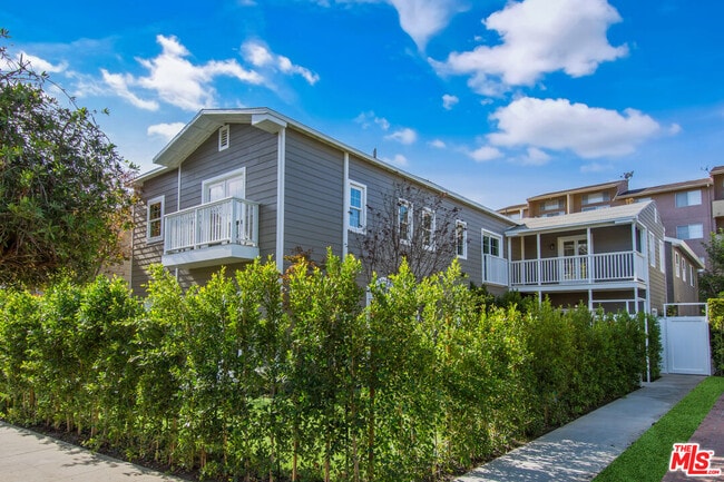 Building Photo - 111 S Harper Ave Unit 111 1/2