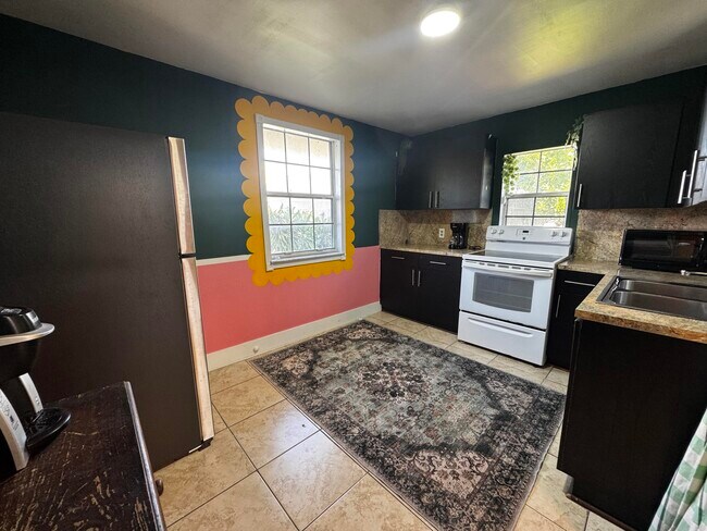 Photo - 423 SW 7th St