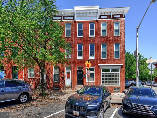 Building Photo - 2242 E Fairmount Ave Rental