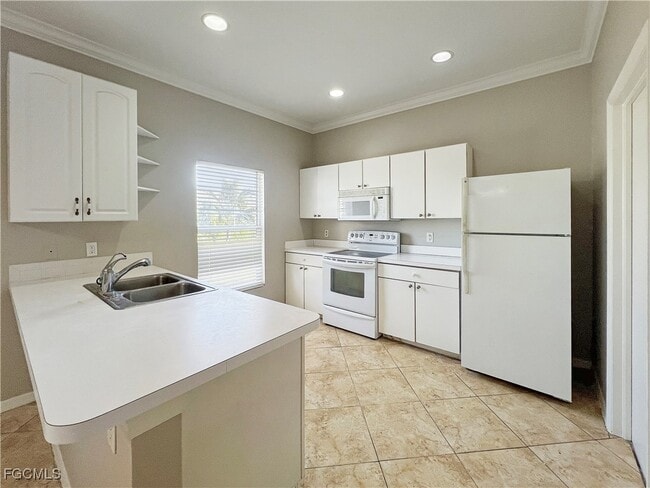 Building Photo - 906 Alfreda Ave