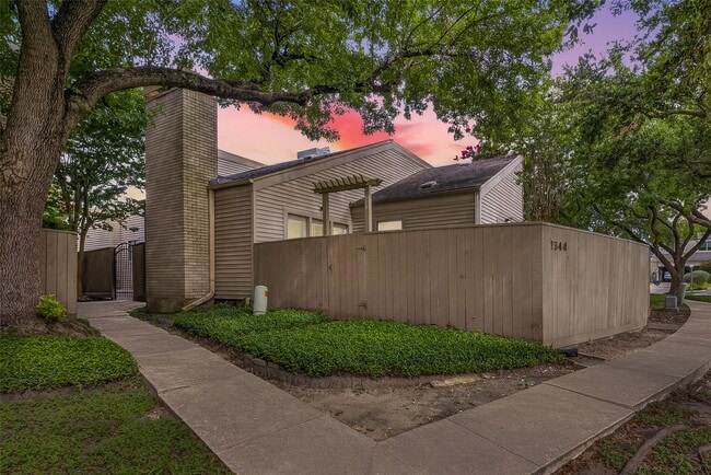 Building Photo - 1344 Chardonnay Dr