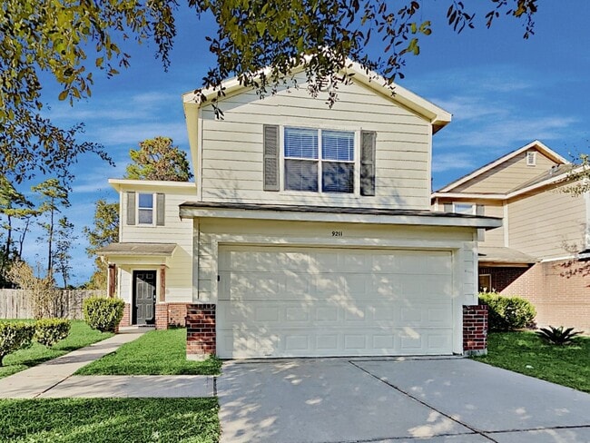 Building Photo - 9211 Shaded Pines Dr