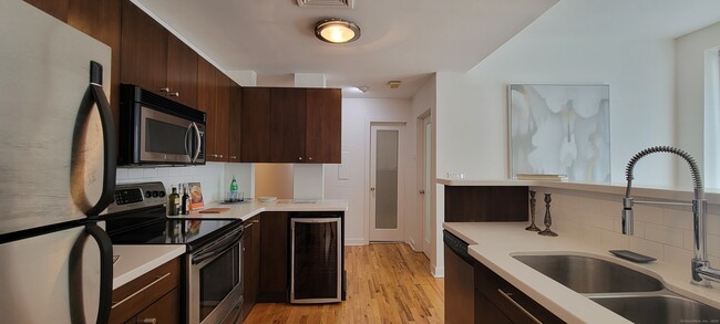 Building Photo - 125 Washington St Unit APT 205