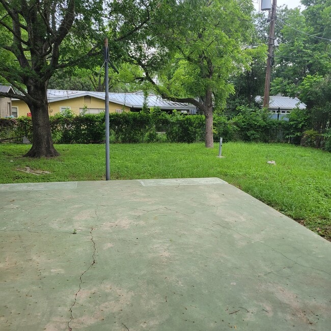Photo - 590 Lively Dr