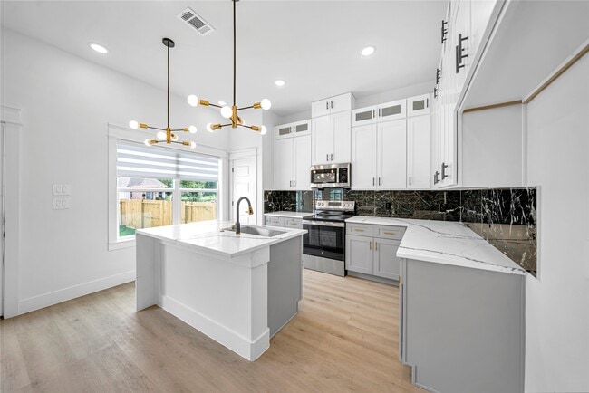 Photo - 4902 Higgins St