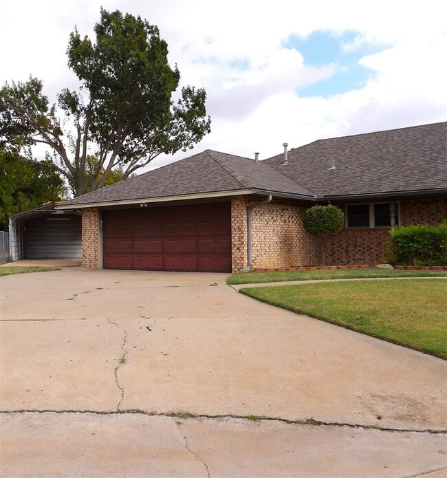 Photo - 308 SE Camelot Dr