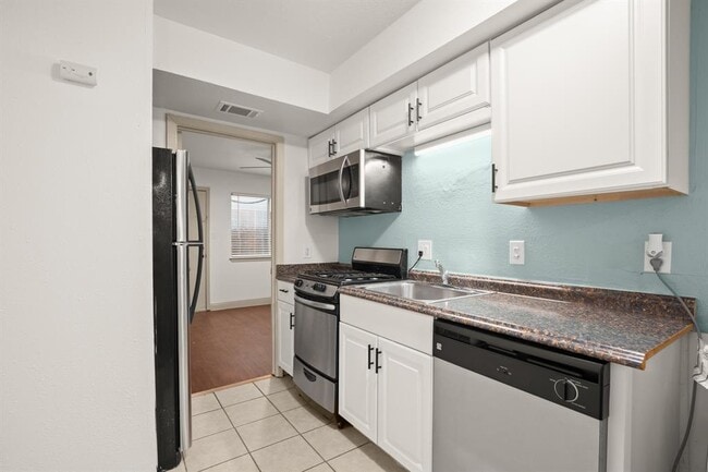 Photo - 1010 W 23rd St Unit 3