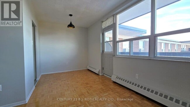 Photo - 98 Holgate St