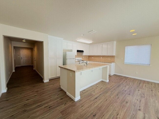 Photo - 1330 Riverside Ct