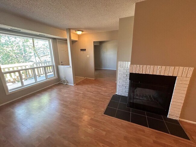 Photo - 1503-1503 Mill Woods Rd E