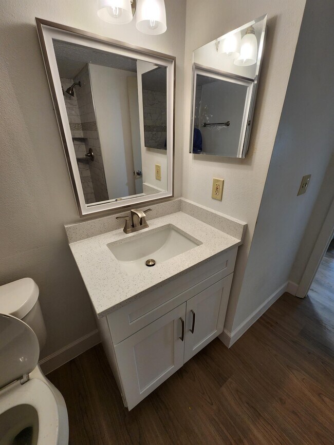 Photo - 5265 Vineland Rd