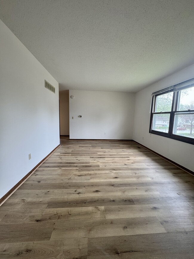 Photo - 5556 N Thornwood Ave