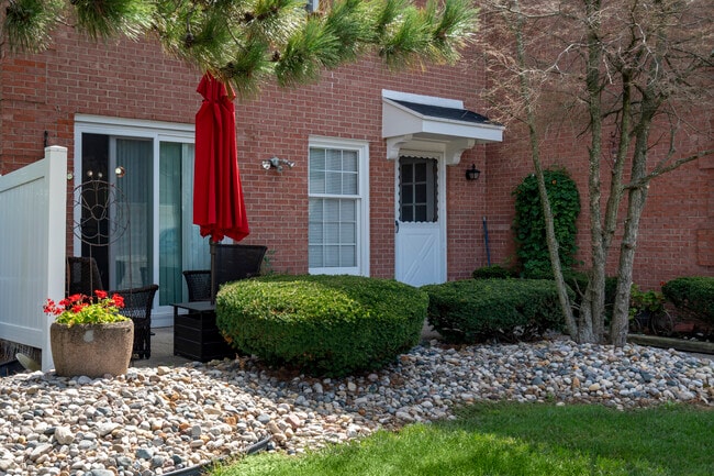 Photo - Cresthaven Apartments