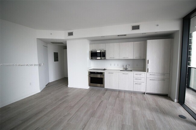 Photo - 55 SW 9th St Unidad 1608
