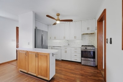 Photo - 3901 Lawrence Ave