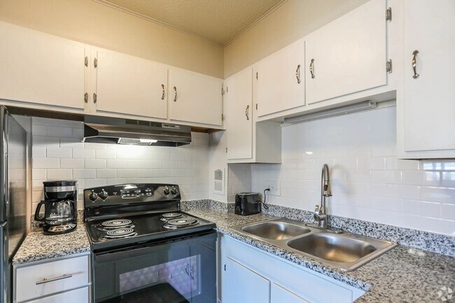 Photo - 8 Lakeview Gardens Unit 6