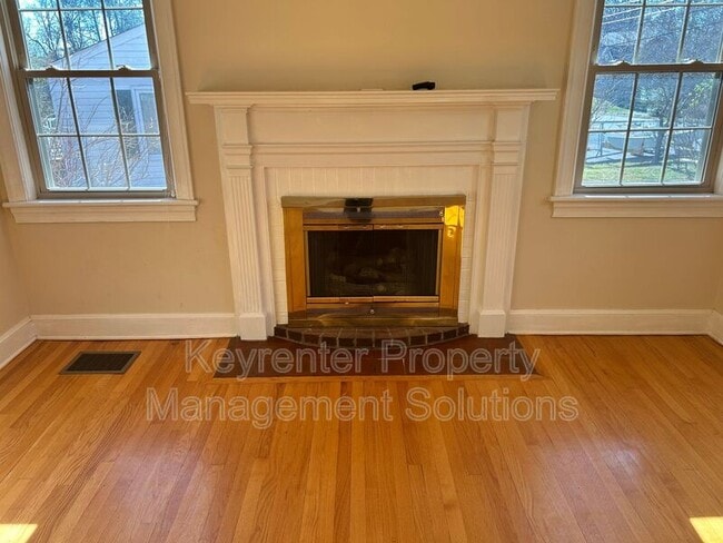 Photo - 127 College Cir