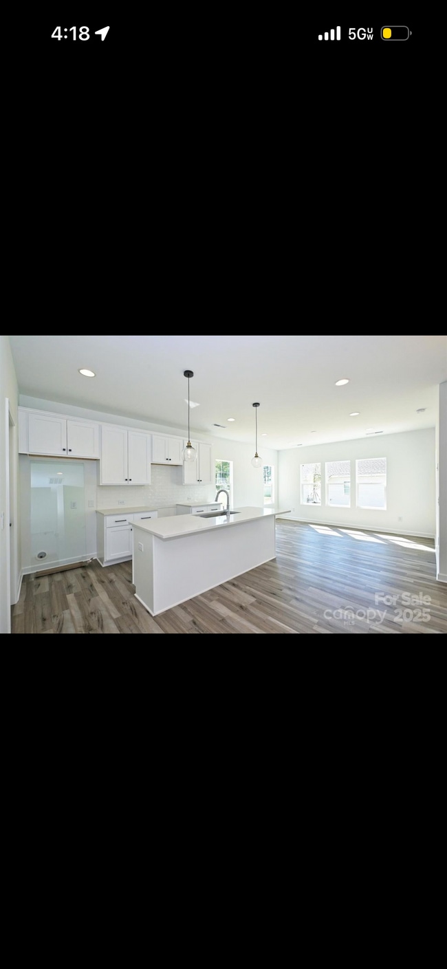 Photo - 2735 Primrose Ave