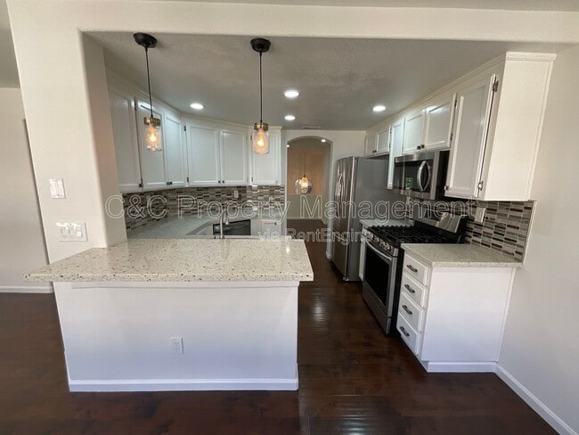 Photo - 542 Mill River Ln