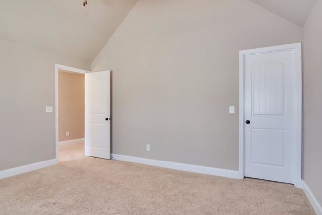 Building Photo - 260 Wentworth Pl