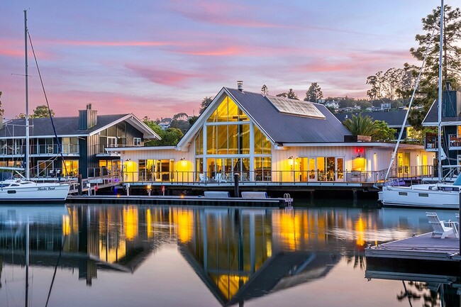 Building Photo - The Cove at Tiburon