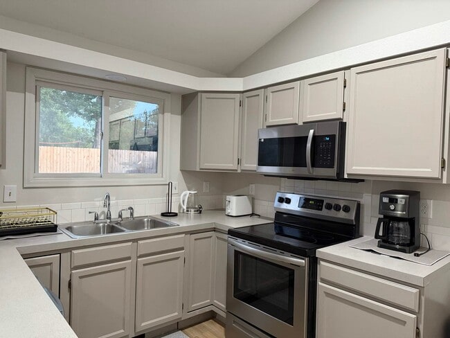 Photo - 411 Ruby Dr