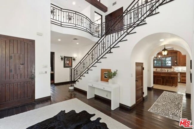 Photo - 6620 Lindenhurst Ave