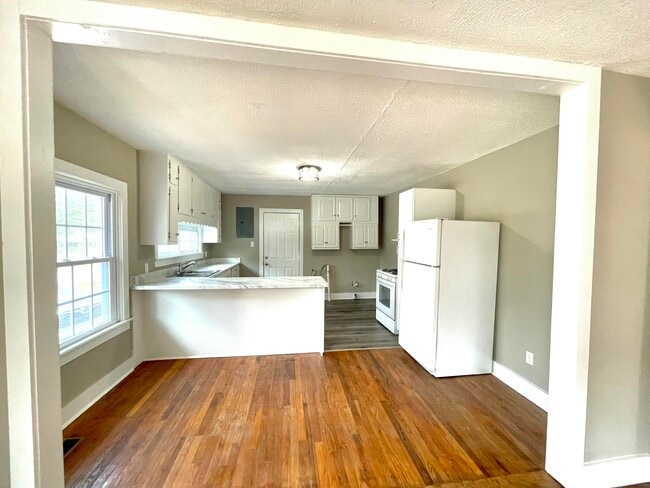 Photo - 209 Dixie Dr