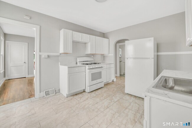 718 Winchester Ave Unit 1