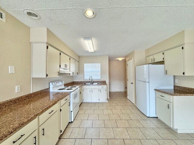 Photo - 2538-2540 Elm Ave Unit 2540