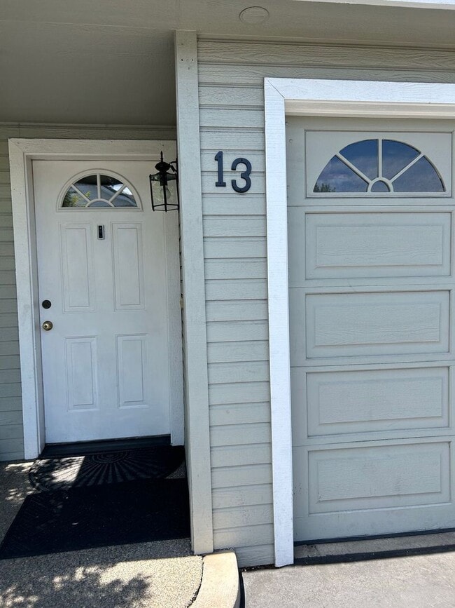 Building Photo - 3 Bed 2 Bath Townhouse