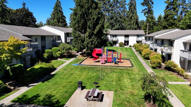 Pinewood Square Apartment Homes