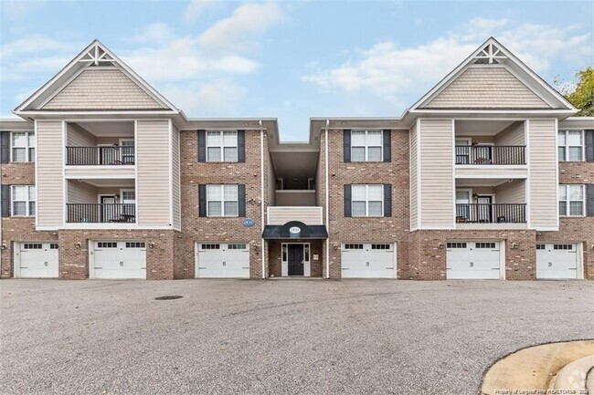 Building Photo - 208 Fountainhead Ln Rental