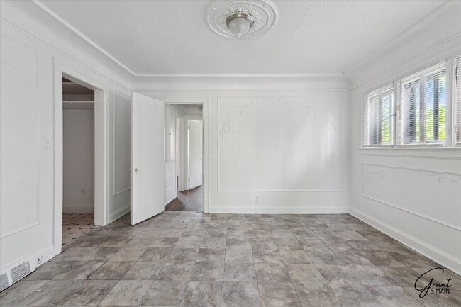 Photo - Grant & Main - 10343 Crocuslawn St