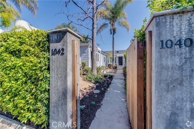 Building Photo - 1040 Havenhurst Dr Rental