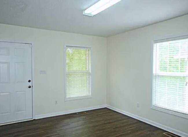 Photo - 41 E Castle Dr