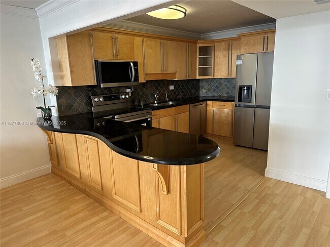 Photo - 6039 Collins Ave Unidad PH21