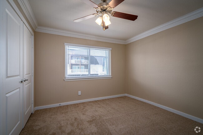 2BR, 2BA - 1,100SF