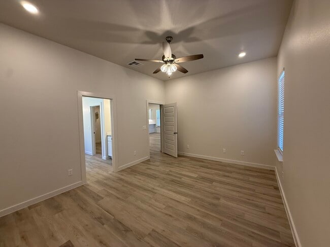 Photo - 10502 Beaufort Ave