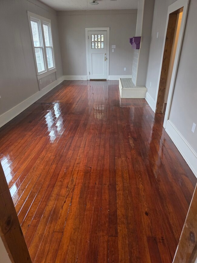 Photo - 3042 Main St