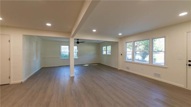 Photo - 145 Long Dr SW