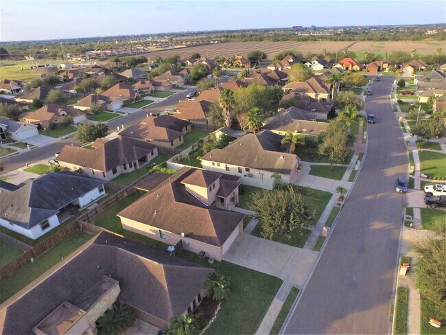 Building Photo - 3Bed/2.5Bath Edinburg TX Home For Rent ( Oakland Village )